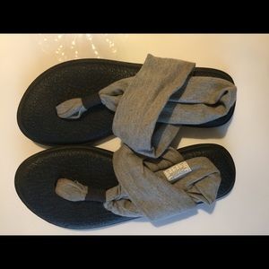 Sanuk yoga sandals